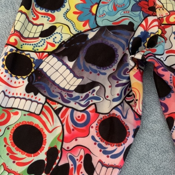 3 pairs of leggings. Thin for warmer weather. Small - Picture 9 of 9